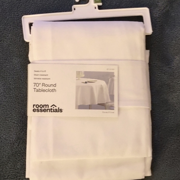 White Round Tablecloth 70". Seats 4-6. - Picture 1 of 3